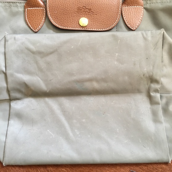 Grey used Longchamp small bag. - Picture 3 of 7